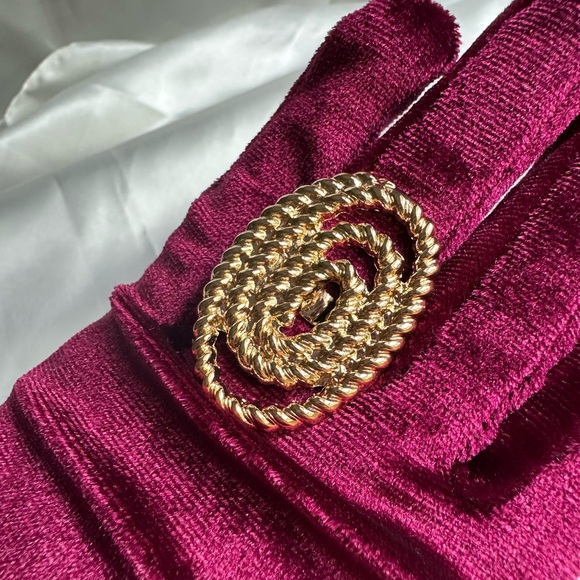 Gold Spiral ring with Intricate Textures - Picture 4 of 8
